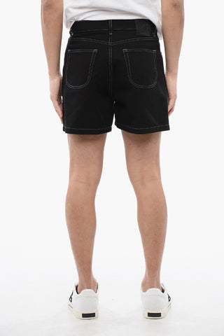 Dunkelgewaschene Shorts mit Logo-Stickerei