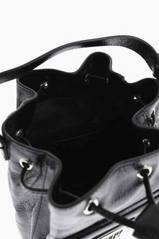 Borsa a Secchiello in Vernice con Dettaglio Metallico