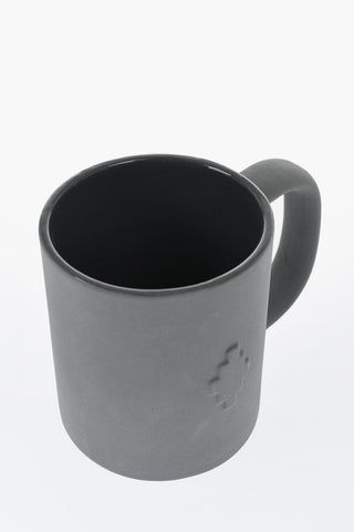 Tazza in Ceramica Opaca con Monogram in Rilievo
