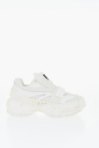 Low-Top GLOVE With Chunky Sole