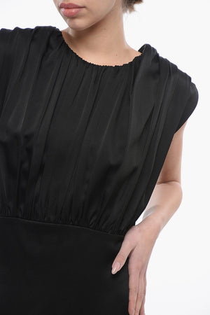 Vestito Smanicato in Satin con Scollo sulla Schiena
