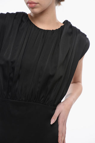 Ärmelloses Satin-Kleid mit Rückenausschnitt