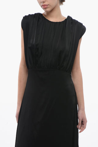 Ärmelloses Satin-Kleid mit Rückenausschnitt
