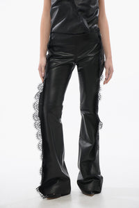 Hose aus Leder mit Spitzenbesatz