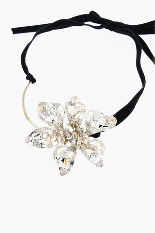 Collana Thread con Pendente a Forma di Fiore Impreziosito da Strass e Cristalli