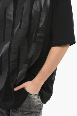 T-Shirt Girocollo in Tinta Unita con Maxi Logo Stampato Tono su Tono
