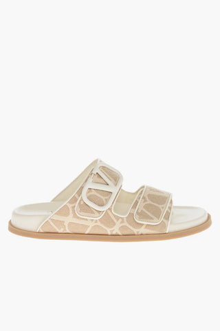 Sliders in Rafia Monogram con Fibbia Logata
