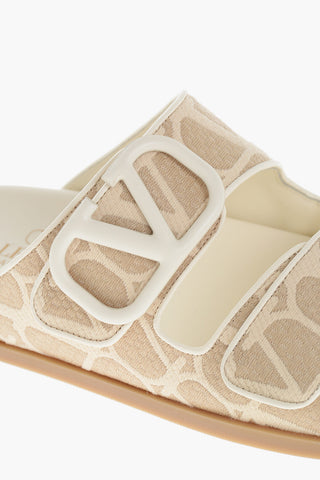 Sliders in Rafia Monogram con Fibbia Logata