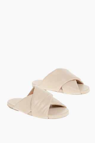 Slides In Pelle Criss-Cross