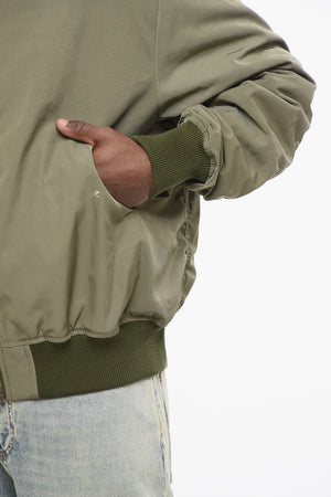 Nylon-Bomber mit geprägtem Logo am Rücken
