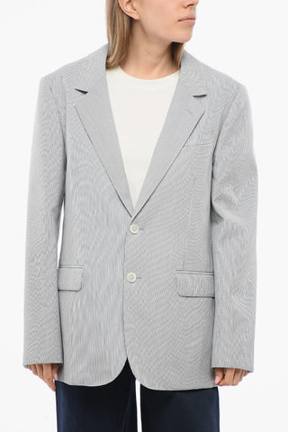 플랩 포켓이 있는 핀스트라이프 블레이저