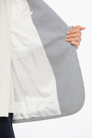 플랩 포켓이 있는 핀스트라이프 블레이저