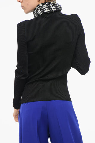 Rollkragenpullover mit Foulard-Detail