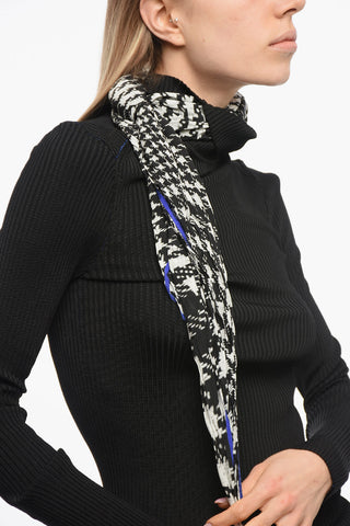Rollkragenpullover mit Foulard-Detail