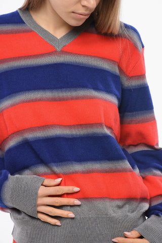 Gestreifter Wollmix-Pullover Balanced mit V-Ausschnitt