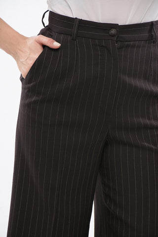 Hochtaillierte Nadelstreifenhose