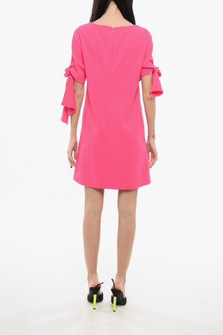 Ausgestelltes Kleid VERDICCHIO mit quadratischem Ausschnitt und Schleife am Ärmel
