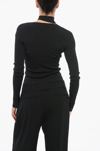 Gerippter Rollkragenpullover aus Seidenmischung mit Cut-out