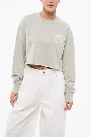 Felpa Cropped Fit con Fondo a Taglio Vivo e Logo Patch