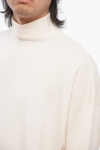 Pullover a Collo Alto in Lana Vergine