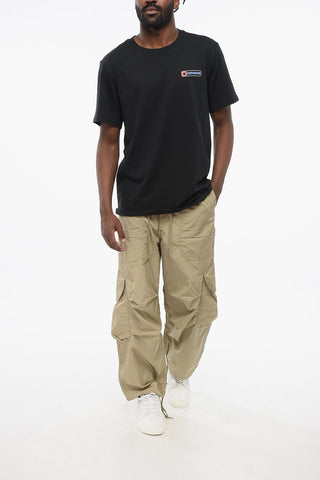 Standard-Fit Rundhals-T-Shirt mit großem Logo-Print