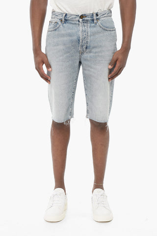 Shorts in Denim Lavaggio Chiaro con Fondo Sfrangiato