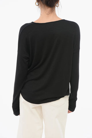 Maglia in Tessuto Stretch con Collo a V