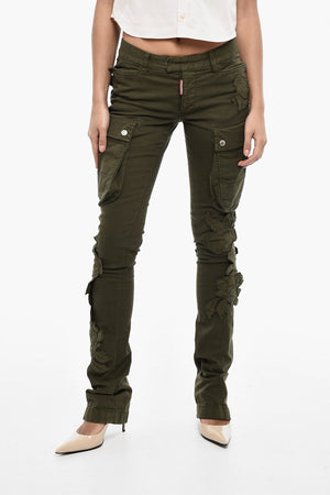 Cargo-Hose aus Baumwolltwill mit normaler Taille und floralen Applikationen