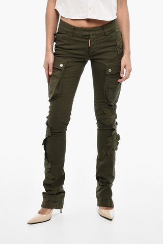 Cargo-Hose aus Baumwolltwill mit normaler Taille und floralen Applikationen
