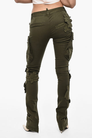 Cargo-Hose aus Baumwolltwill mit normaler Taille und floralen Applikationen