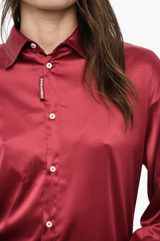 Langärmlige Satinbluse mit Logo aus Strass