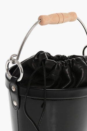 Borsa a Secchiello in Vernice con Manico in Legno