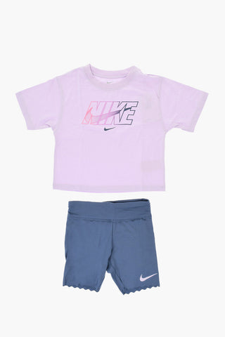 Set T-Shirt und Shorts mit aufgedrucktem Logo