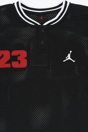 AIR JORDAN 23 Durchbrochenes Rundhals-T-Shirt mit 2 Knöpfen