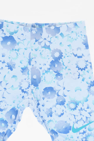Set aus Rundhals-T-Shirt und Shorts mit Blumenmuster