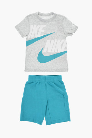 Set aus Rundhals-T-Shirt und Shorts mit aufgedrucktem Logo