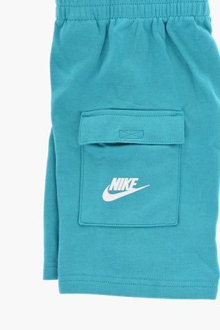 Set aus Rundhals-T-Shirt und Shorts mit aufgedrucktem Logo