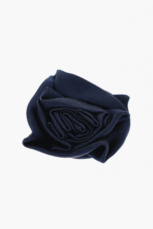 Seidenanstecknadel mit Rosenmuster