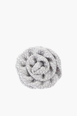 Bestickte Reversnadel aus Seide