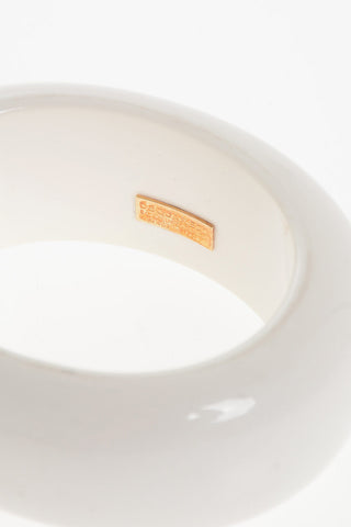 Bracciale Bangle in Tinta Unita con Logo Dorato