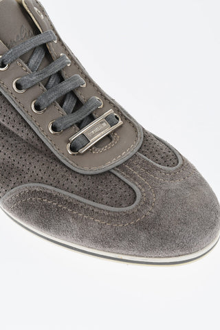 ID Low-Top Sneaker aus Wildleder mit perforierten Einsätzen