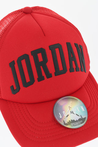 AIR JORDAN Trucker-Baseballcap in Uni mit kontrastierendem Logo