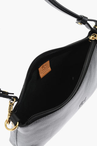 Einfarbige Schultertasche aus gehämmertem Leder