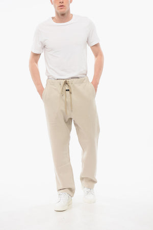 Einfarbige Baumwoll-Joggers mit kontrastierendem Logo-Patch