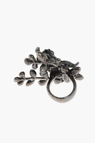 Anello Abbellito da Fiore e Gioielli