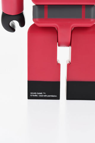 NETFLIX Squid Game Guard BE@RBRICK 100% + 400% Figure