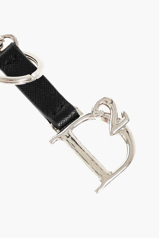 Schlüsselanhänger aus Leder mit Monogramm-Anhänger