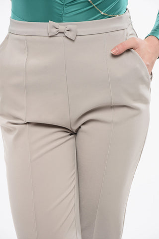 Pantaloni in Tessuto Stretch con Pince Frontale