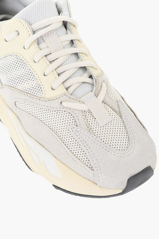 YEEZY Niedrige Sneaker BOOST 700 aus Wildleder und Textil