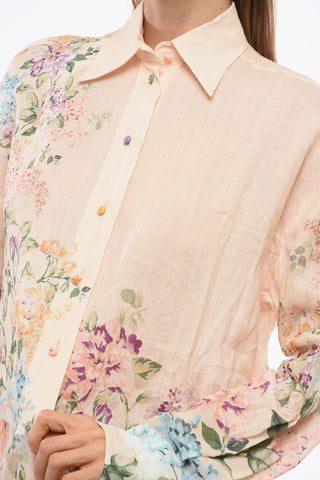 Bluse mit Blumenmuster und bunten Knöpfen